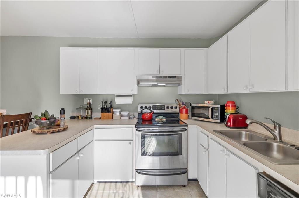 PARKWOODS TOWNHOUSE COMMUNITY - Residential