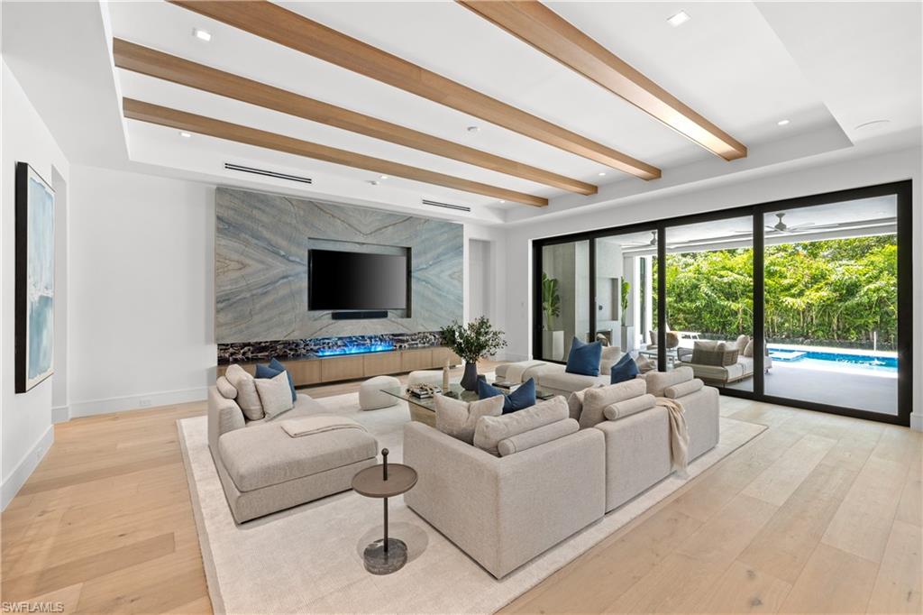 LAKE PARK - Residential