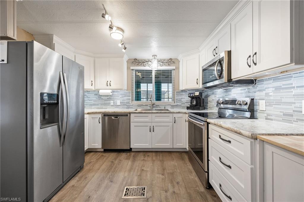 SIX LAKES COUNTRY CLUB - Residential