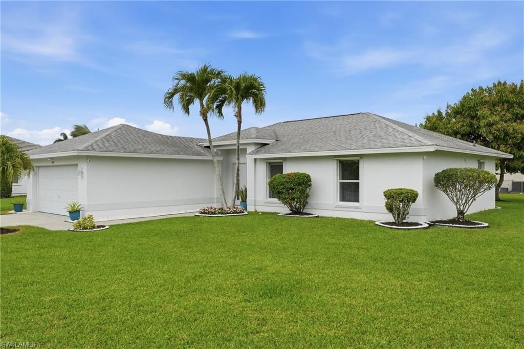 Photo of 750 Cherry Blossom CT, NAPLES, FL 34120 (MLS # 226011697)