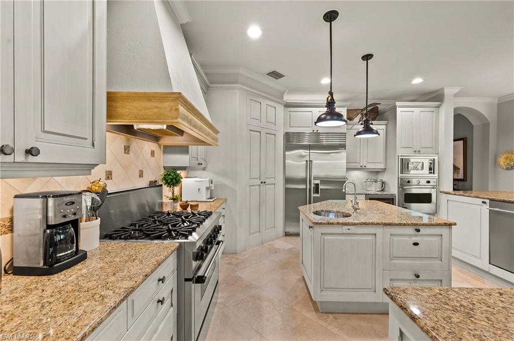 BAY WOODS - Residential