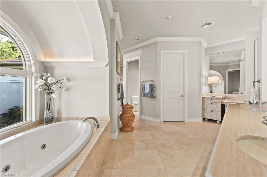 BAY WOODS - Residential