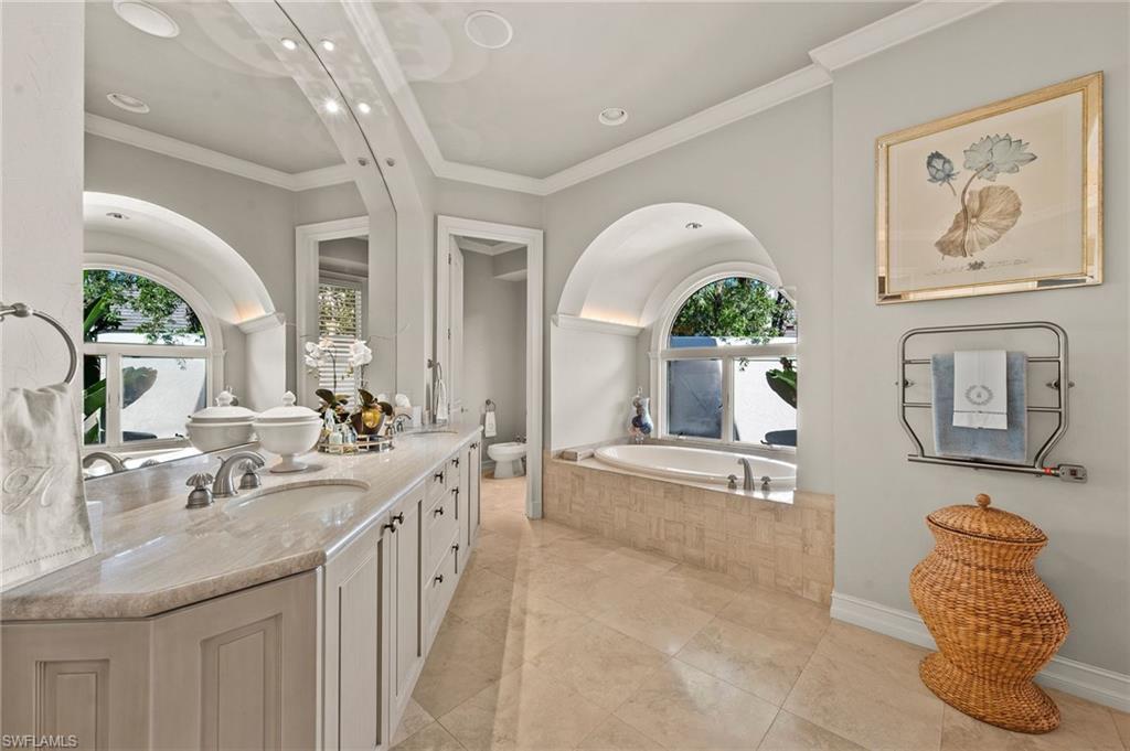 BAY WOODS - Residential