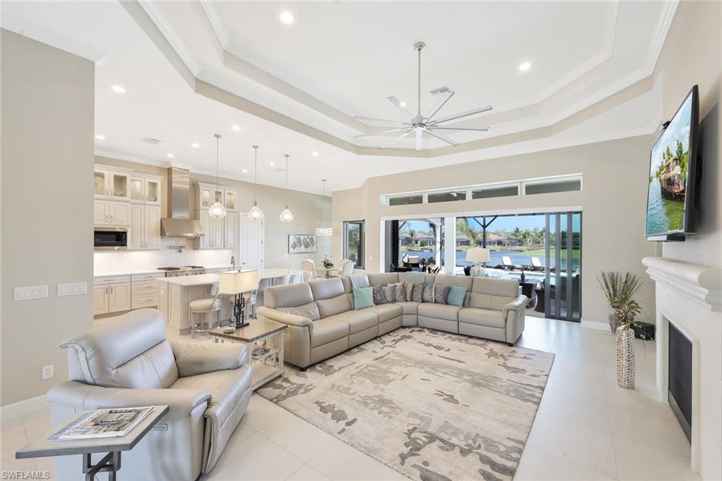 ESPLANADE LAKE CLUB - Residential