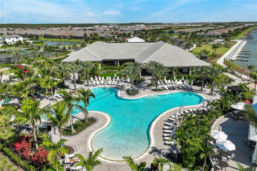 ESPLANADE LAKE CLUB - Residential