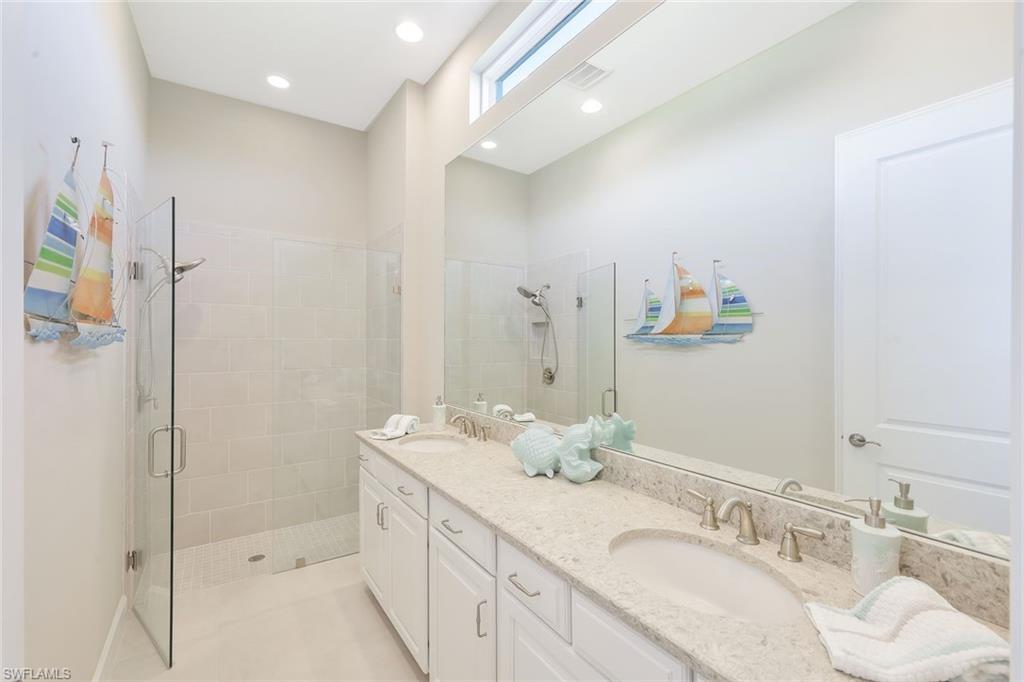 ESPLANADE LAKE CLUB - Residential