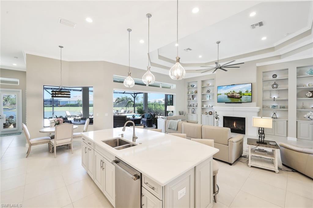 ESPLANADE LAKE CLUB - Residential