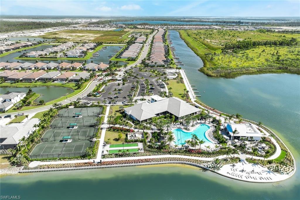 ESPLANADE LAKE CLUB - Residential