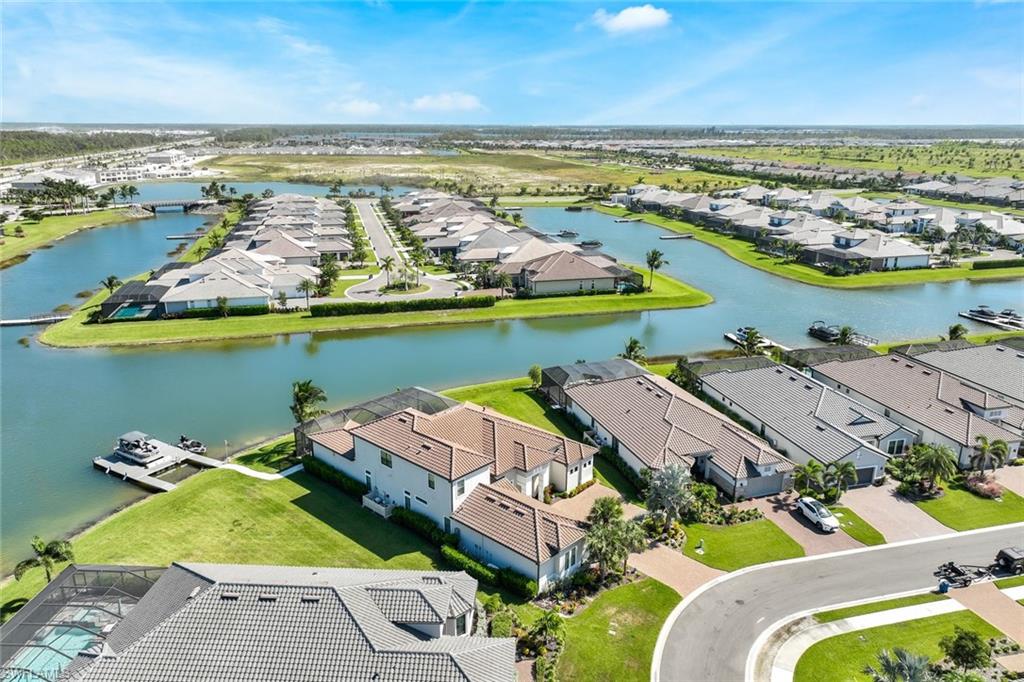 ESPLANADE LAKE CLUB - Residential