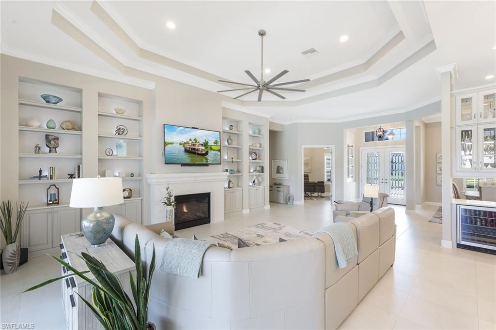 ESPLANADE LAKE CLUB - Residential