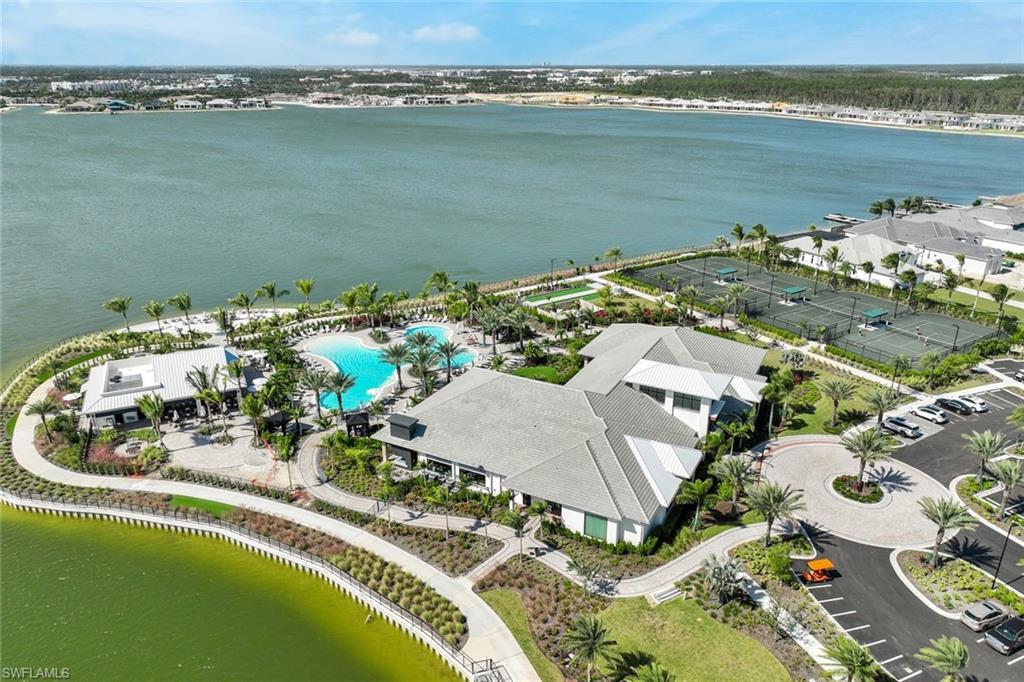 ESPLANADE LAKE CLUB - Residential