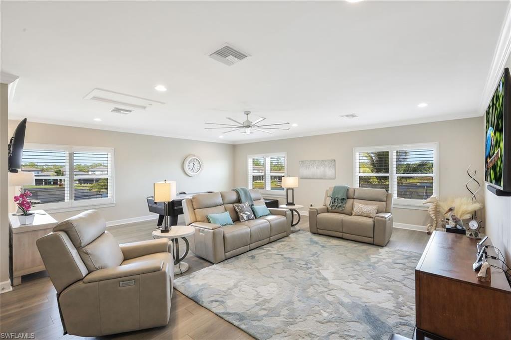 ESPLANADE LAKE CLUB - Residential