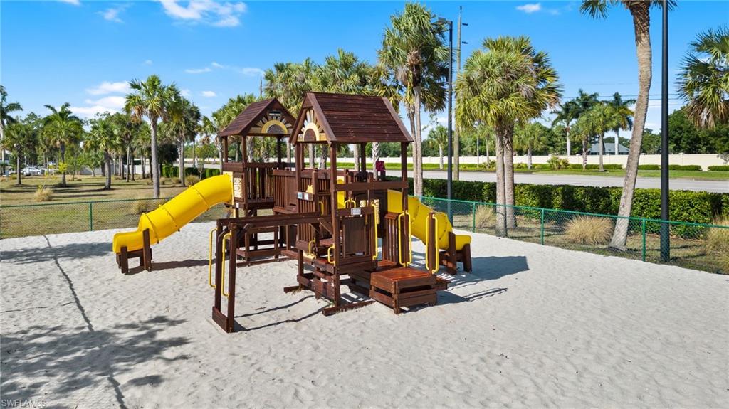 GRANADA LAKES - Residential