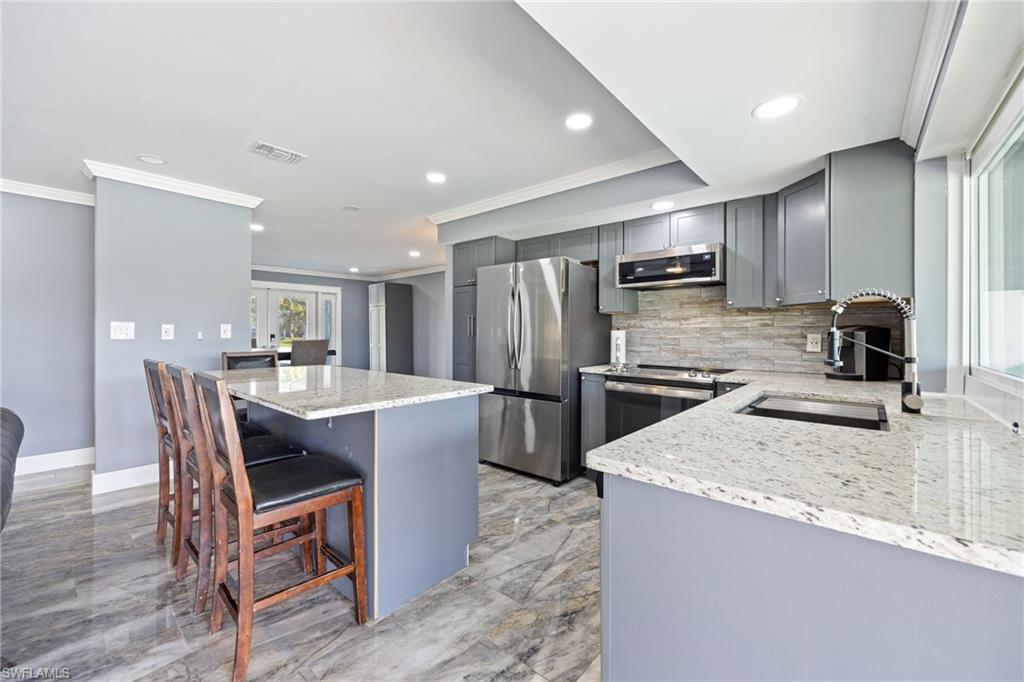 RIVER FOREST ISLAND - Residential