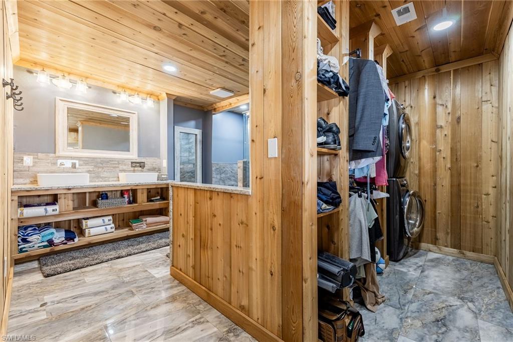 RIVER FOREST ISLAND - Residential