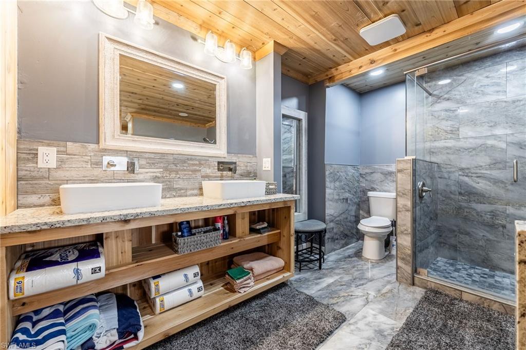 RIVER FOREST ISLAND - Residential