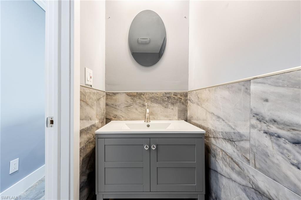 RIVER FOREST ISLAND - Residential