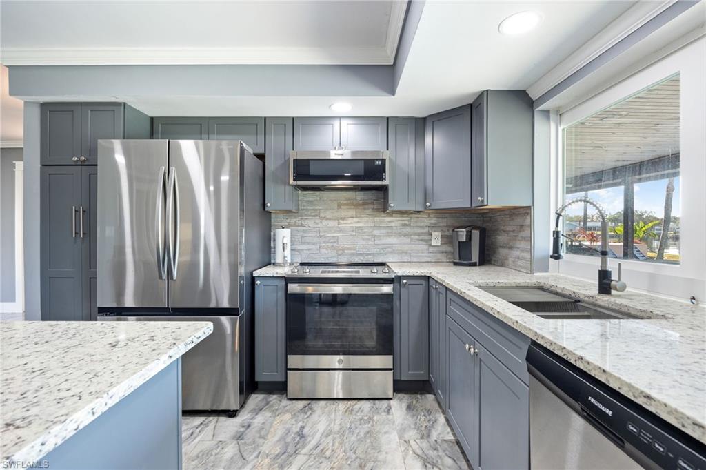 RIVER FOREST ISLAND - Residential