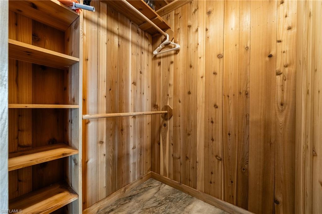 RIVER FOREST ISLAND - Residential