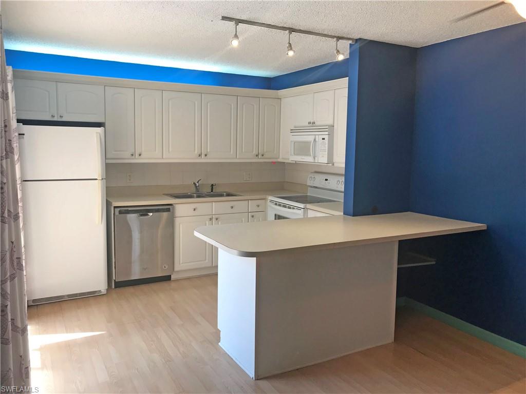 PARKWOODS TOWNHOUSE COMMUNITY - Residential