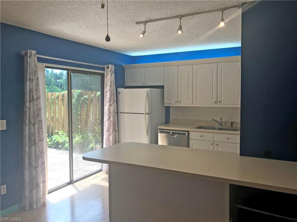 PARKWOODS TOWNHOUSE COMMUNITY - Residential