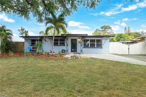 986 Coconut CIR W NAPLES FL 34104