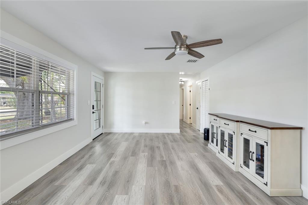 986 Coconut CIR W