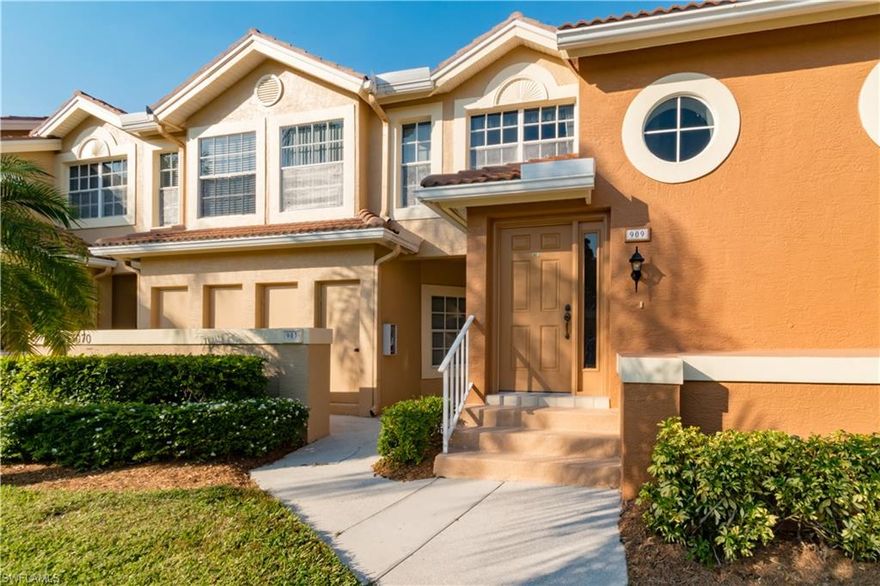 This 2nd floor condo with 2 bedroom/2 bath features 14 foot ceilings in the main living area.  This unit overlooks the 16th green at Worthington Country Club, and has great views to the north.  There are split bedrooms with double walk in closets in the Master suite, and a large walk-in closet in the guest bedroom. Worthington Country Club has a complete package of amenities, that include championship par 72 golf course, Har-True Tennis courts, Bocci courts, Pickelball, Master Pool with Hot Tub, Cabana Dinning next to the pool, Fine Dinning in the Clubhouse, Library, Card Rooms, Social Clubs, Fitness Center, Golf and Tennis Pros, and more. Worthington is an Active, Fun and Busy Community. Only 15 minutes to Gulf Beaches!