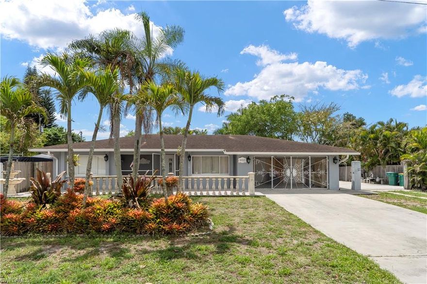 Beautiful 3- bedroom, 2- bathroom home in a prime location! This property is exceptionally well situated, just minutes from downtown Naples,premier shopping centers, and stunning white sand beaches that make Naples so desirable.... Offering confort, convenience, and an unbeatable location, this home is perfect for families, seasonal residents, or anyone looking to enjoy the best of the Naples lifestyle. DON'T MISS THE OPPORTUNITY!!!!!