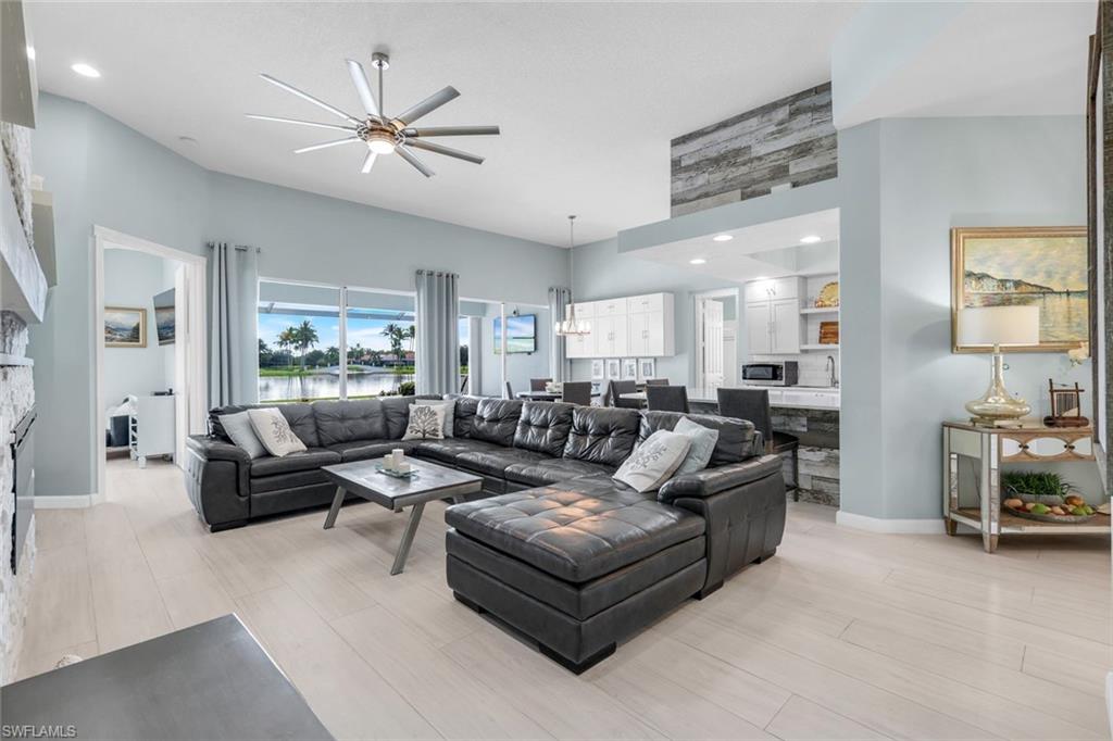 4338 Queen Elizabeth WAY