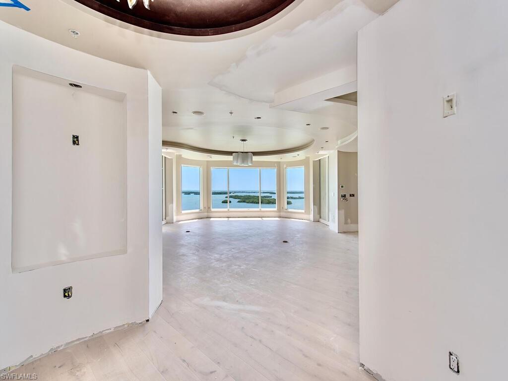 LA SCALA AT THE COLONY - Residential