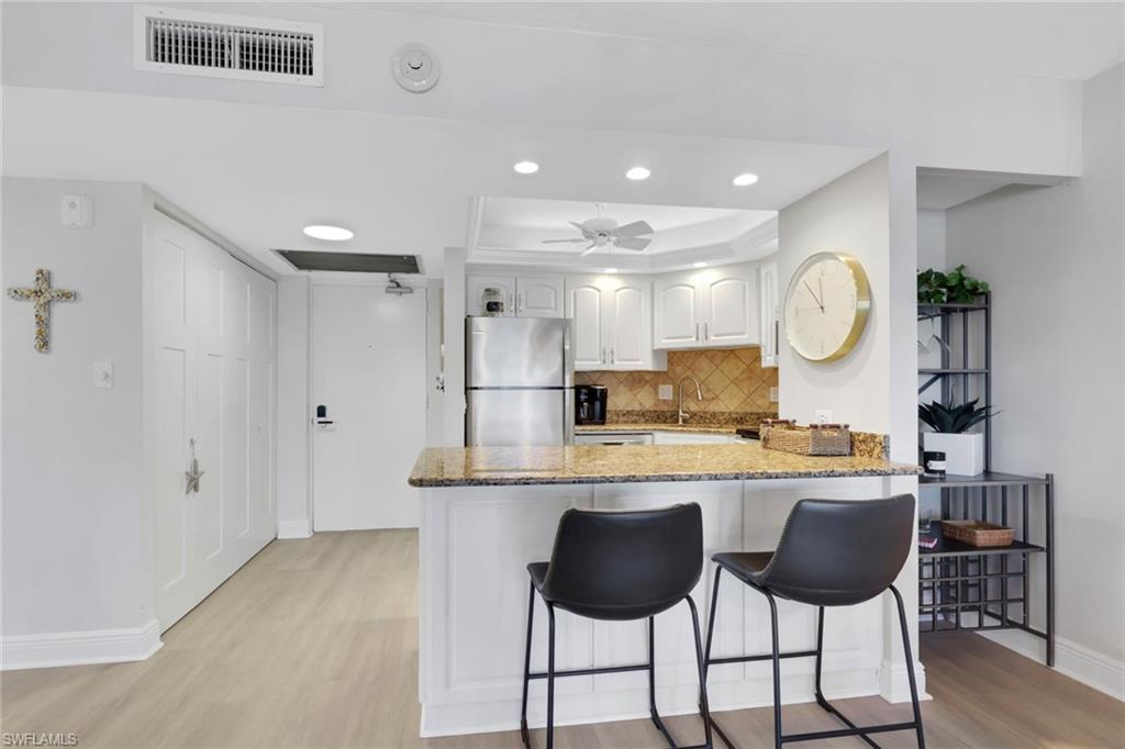 VANDERBILT TOWERS - Residential