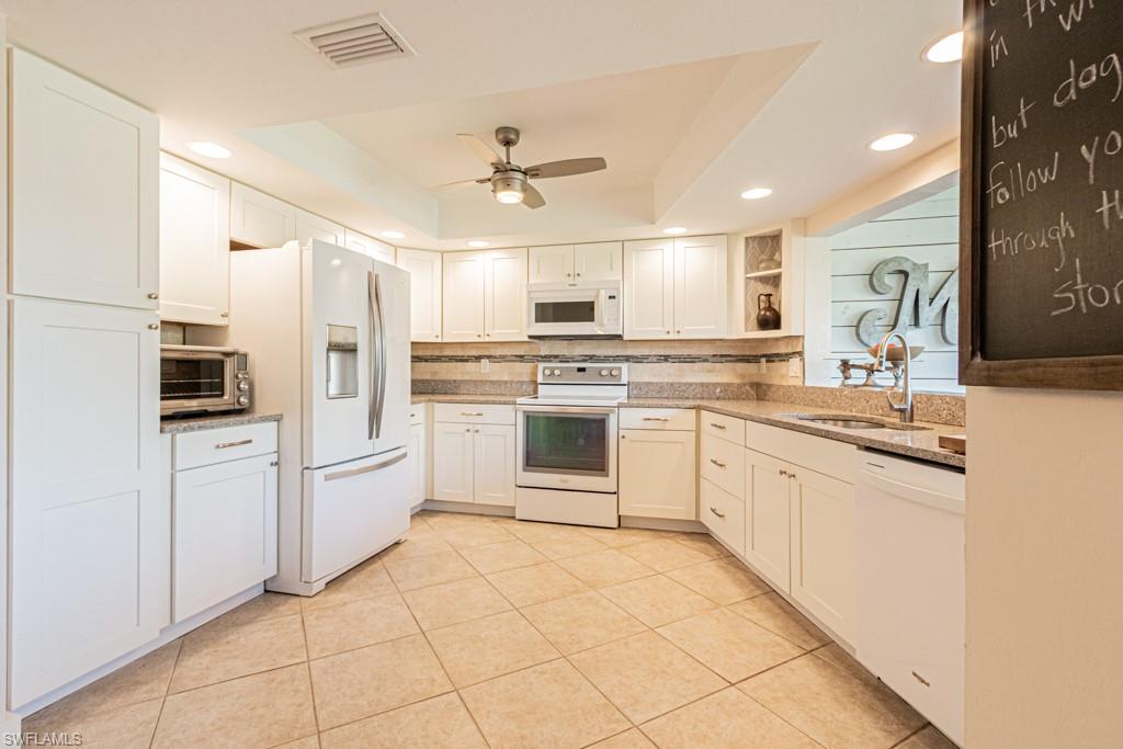 LAKEWOOD VILLAS - Residential