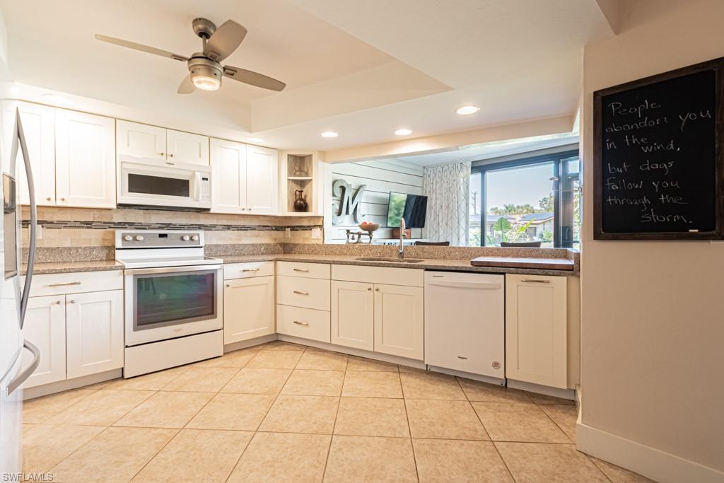 LAKEWOOD VILLAS - Residential