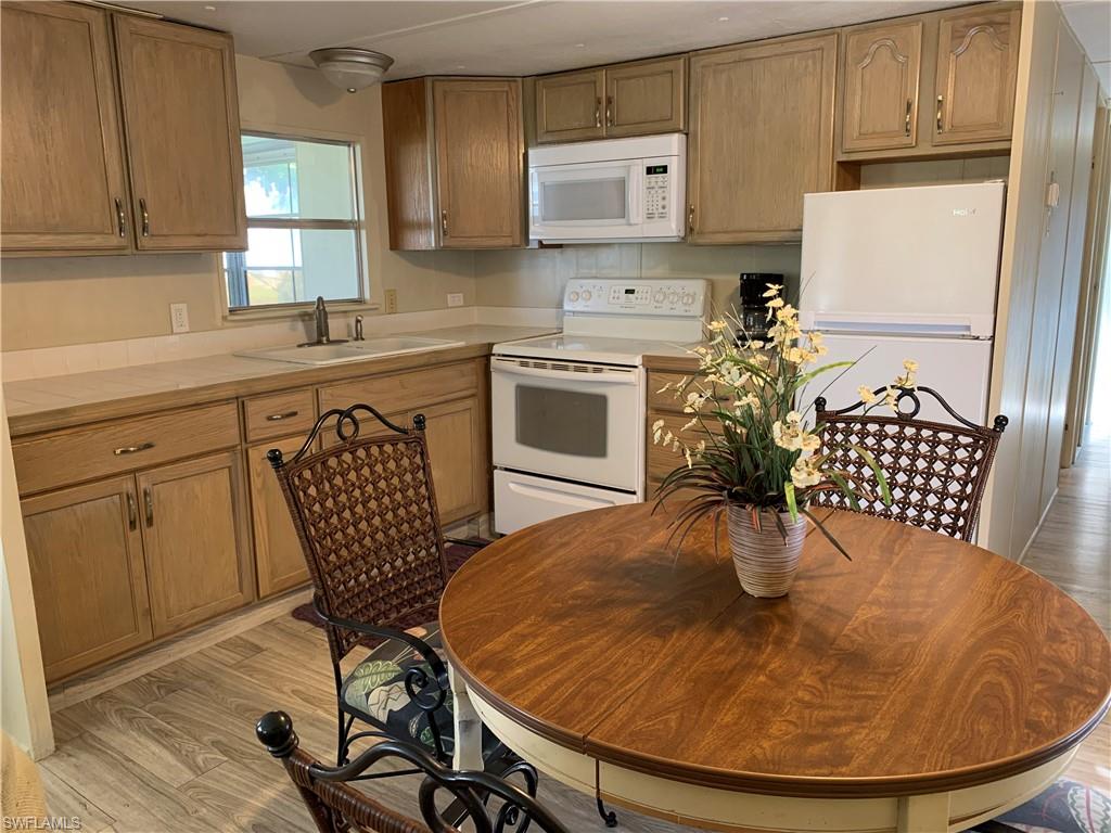 LAZY DAYS MOBILE VILLAGE - Residential