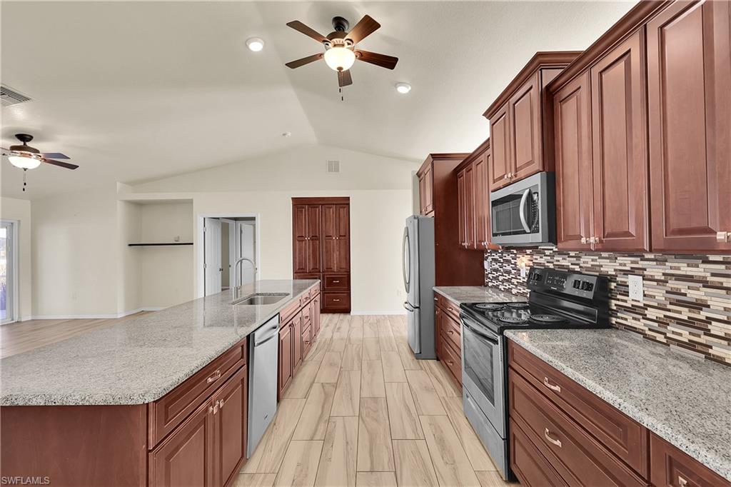 CAPE CORAL - Residential