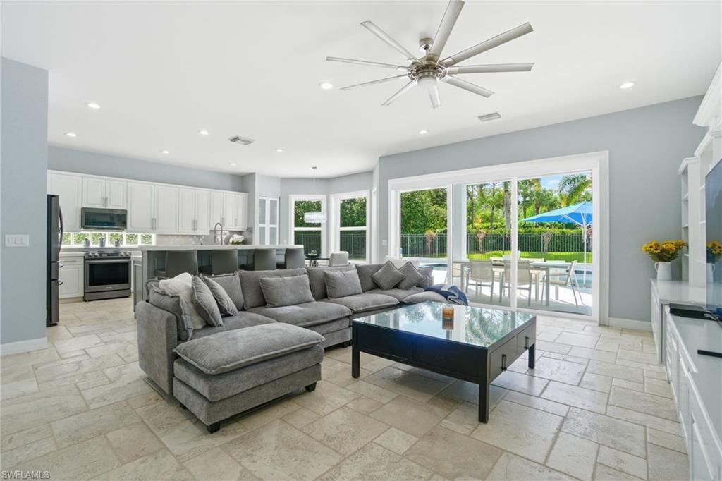 SATURNIA LAKES - Residential