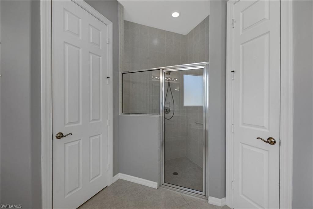 LONGSHORE LAKE - Residential