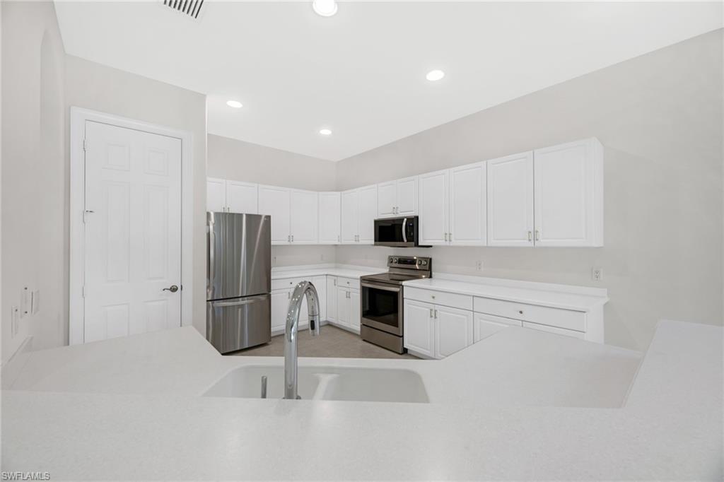 LONGSHORE LAKE - Residential