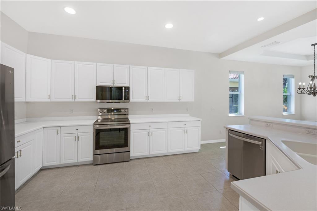 LONGSHORE LAKE - Residential