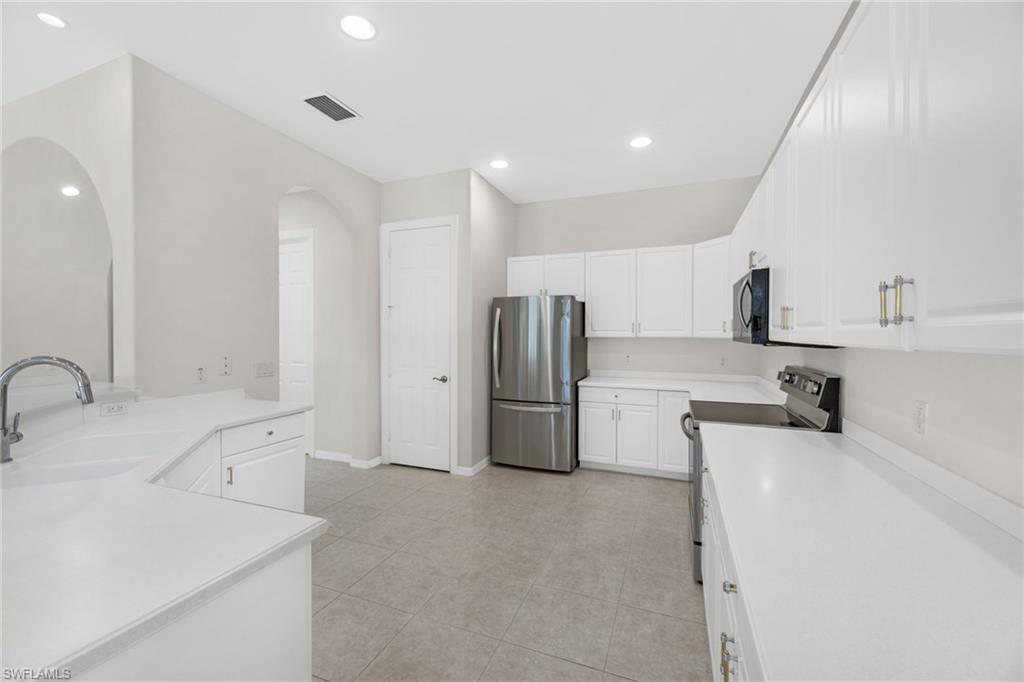 LONGSHORE LAKE - Residential