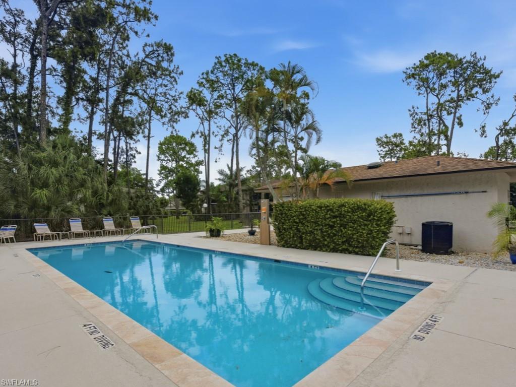 COURTYARD AT KINGS LAKE - Residential