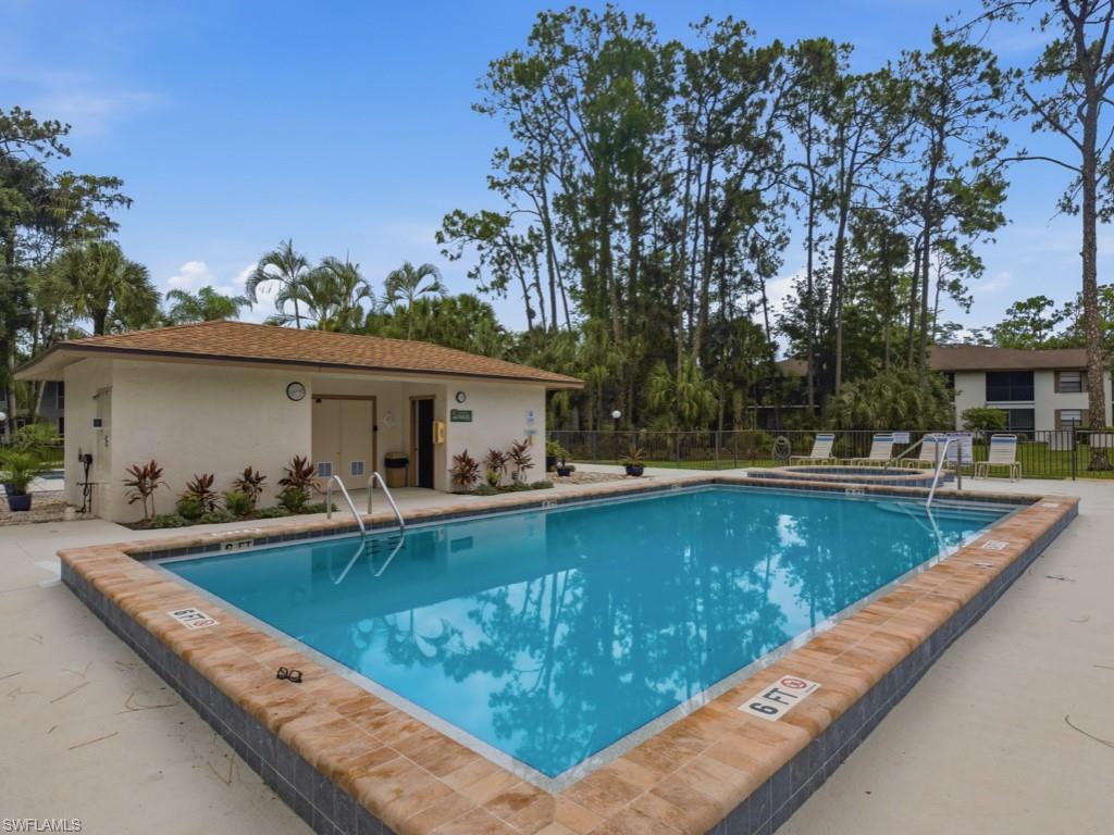 COURTYARD AT KINGS LAKE - Residential
