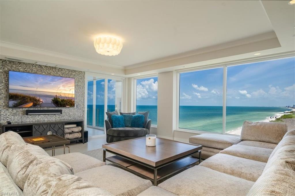 SEAPOINT AT NAPLES CAY - Residential