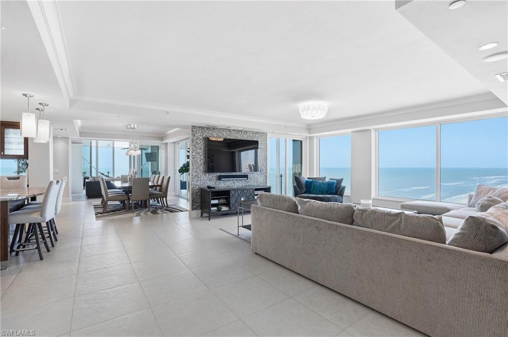 SEAPOINT AT NAPLES CAY - Residential