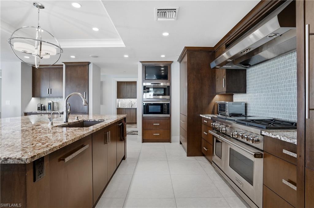 SEAPOINT AT NAPLES CAY - Residential