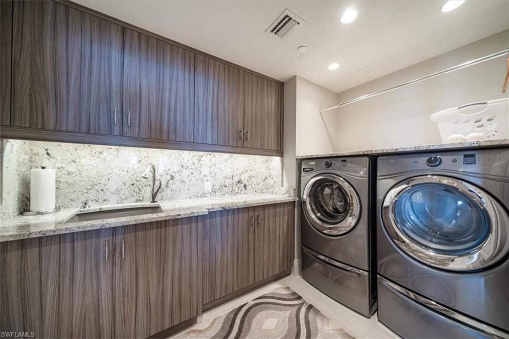 SEAPOINT AT NAPLES CAY - Residential