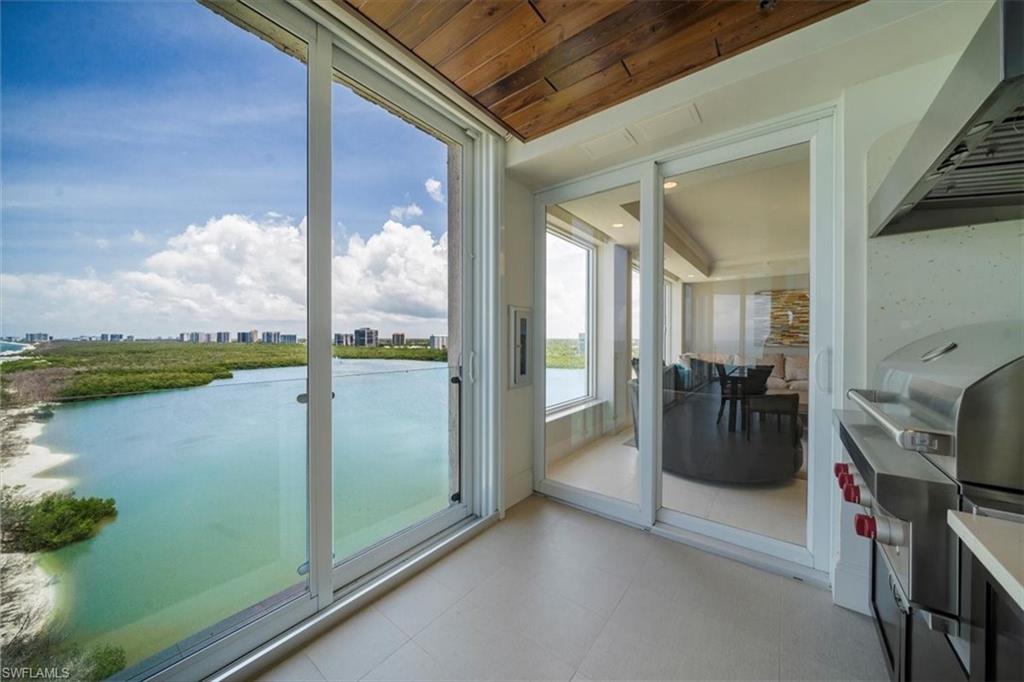SEAPOINT AT NAPLES CAY - Residential