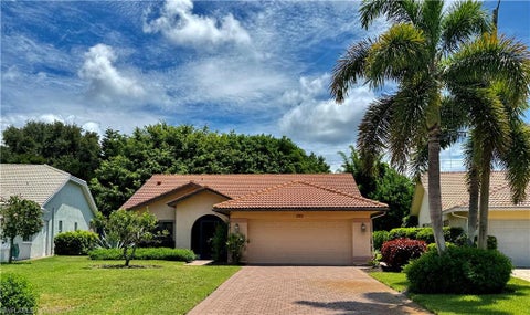 Photo of 565 Kings Way WAY, NAPLES, FL 34104 (MLS # 226037886)