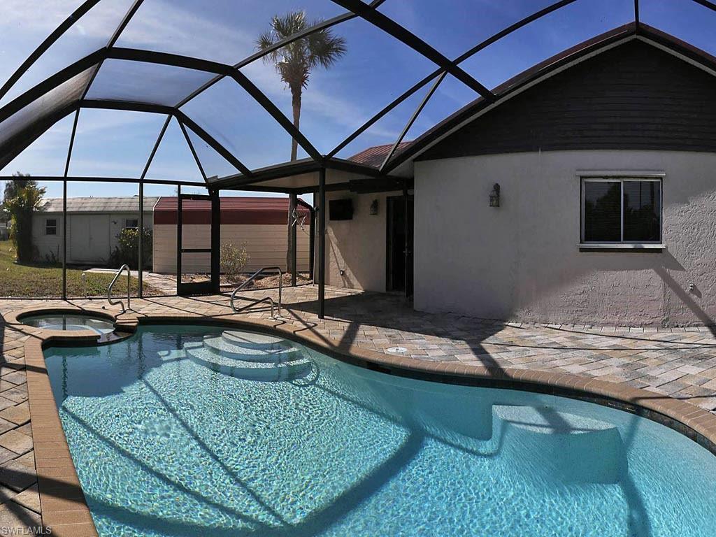 COUNTRY CLUB ESTATES - Residential